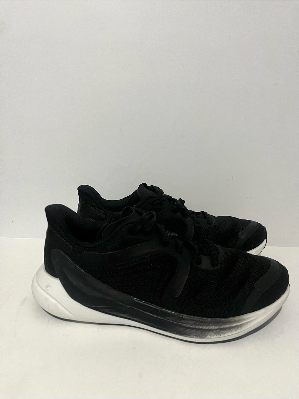 Lululemon Women’s Blissfeel 2 Black Athletic Running Sneakers.